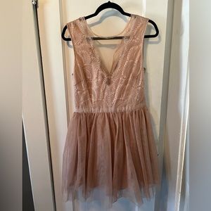BEBE dress Dusty pink color. Super cute and girly.